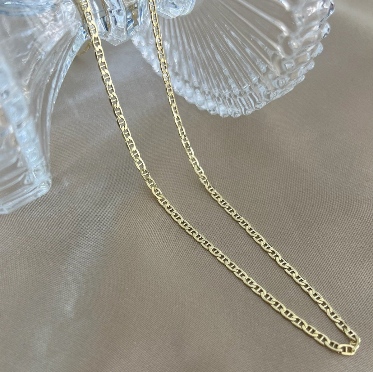 Simple gold chain