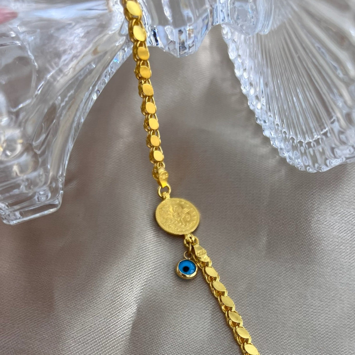 Reşat Çeyrek gold bracelet