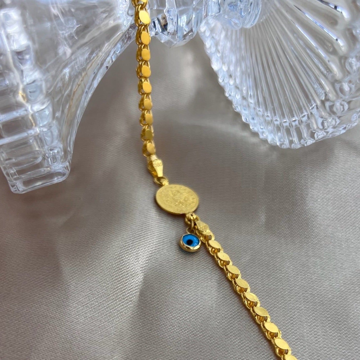 Reşat Çeyrek gold bracelet